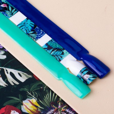 Autocolant pe baza de apa